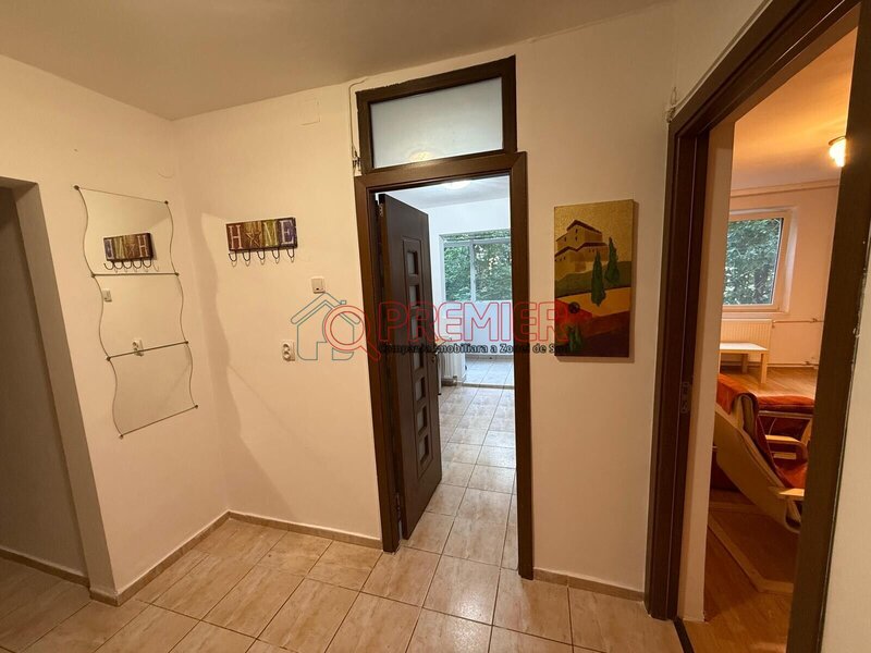 Panselelor - 3 camere 10 min Metrou Aparatorii Patrie - 120.000 Euro