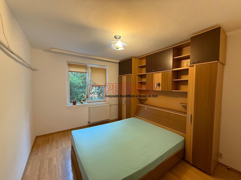 Panselelor - 3 camere 10 min Metrou Aparatorii Patrie - 120.000 Euro