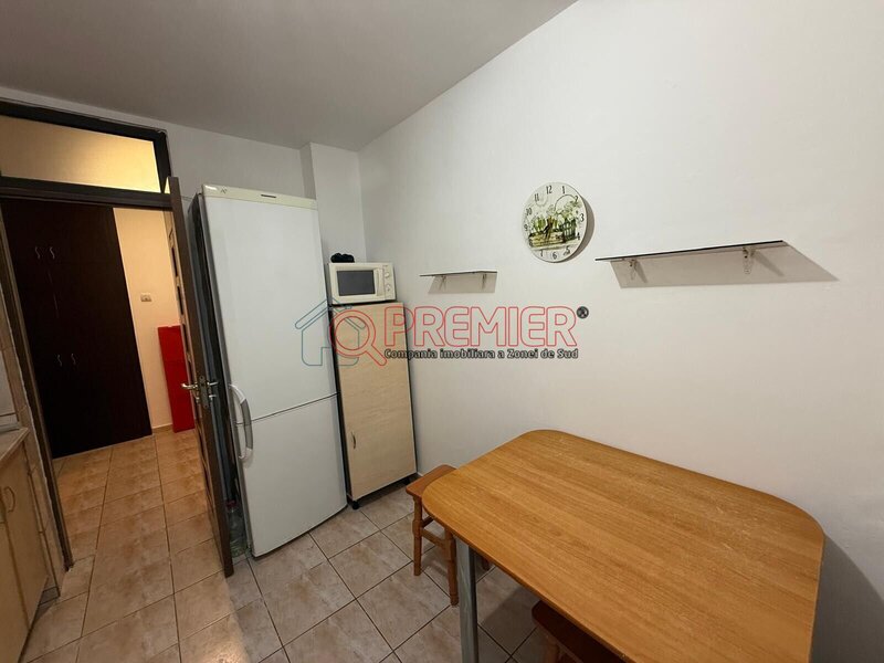 Panselelor - 3 camere 10 min Metrou Aparatorii Patrie - 120.000 Euro