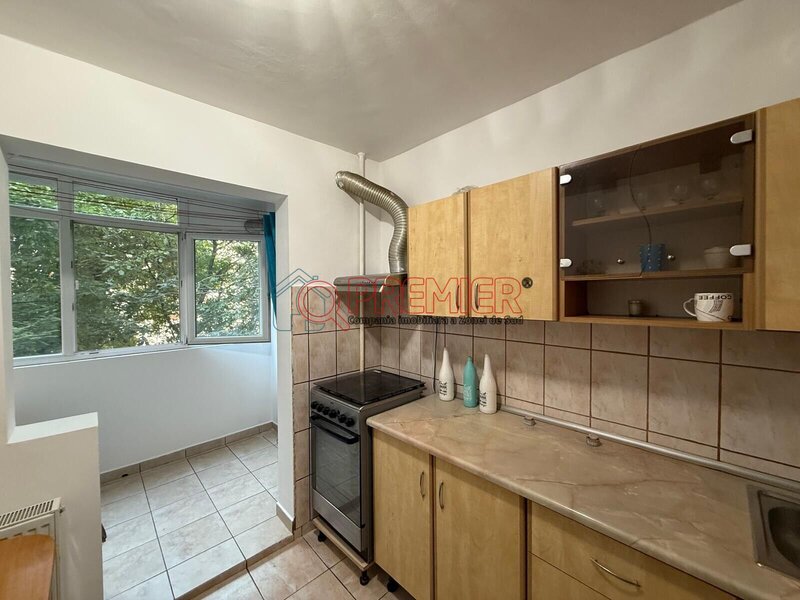Panselelor - 3 camere 10 min Metrou Aparatorii Patrie - 120.000 Euro