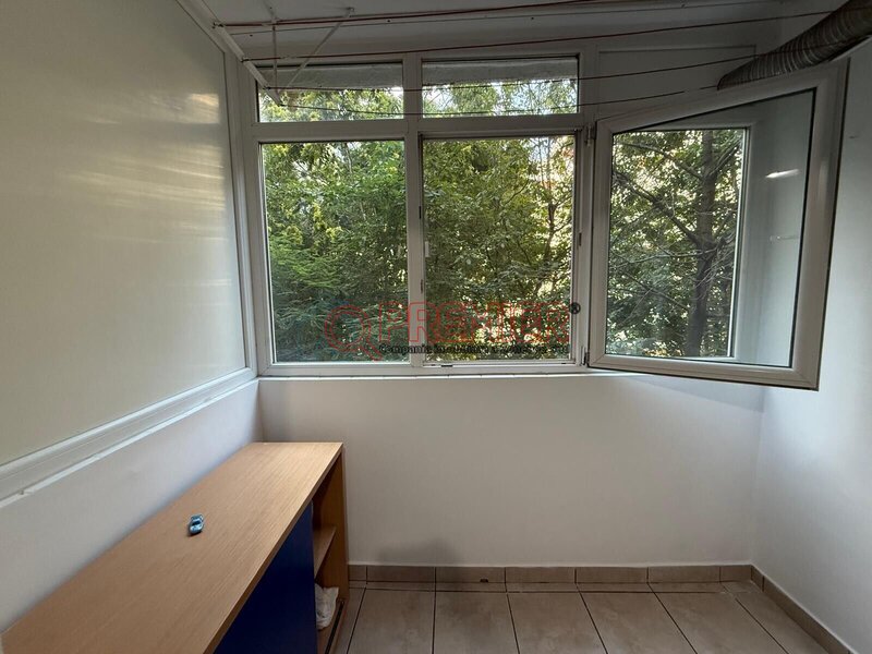 Panselelor - 3 camere 10 min Metrou Aparatorii Patrie - 120.000 Euro