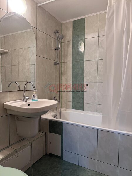 Panselelor - 3 camere 10 min Metrou Aparatorii Patrie - 120.000 Euro