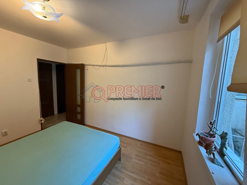 Panselelor - 3 camere 10 min Metrou Aparatorii Patrie - 120.000 Euro
