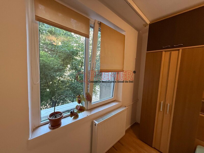 Panselelor - 3 camere 10 min Metrou Aparatorii Patrie - 120.000 Euro