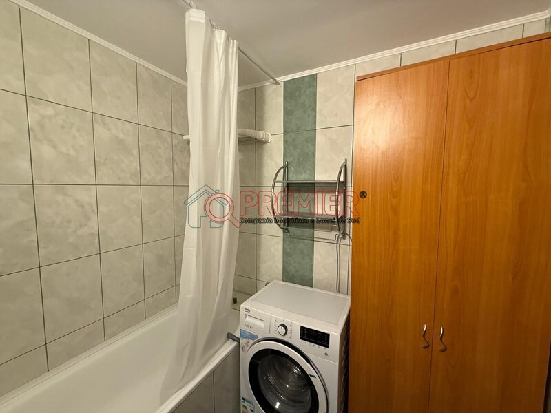 Panselelor - 3 camere 10 min Metrou Aparatorii Patrie - 120.000 Euro