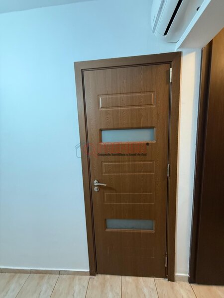 Panselelor - 3 camere 10 min Metrou Aparatorii Patrie - 120.000 Euro