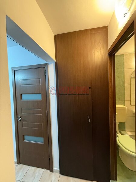 Panselelor - 3 camere 10 min Metrou Aparatorii Patrie - 120.000 Euro