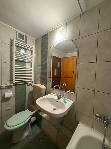 Panselelor - 3 camere 10 min Metrou Aparatorii Patrie - 120.000 Euro